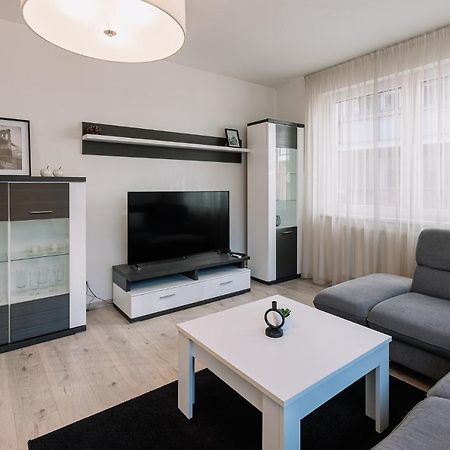 Skau 1 Old Town Family & Business Apartment Free Parking Братислава Екстер'єр фото
