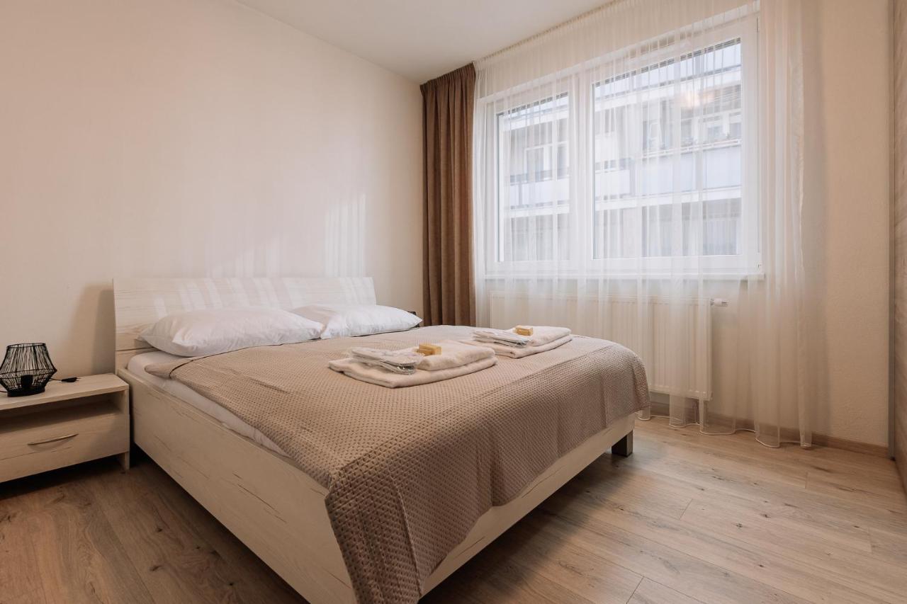 Skau 1 Old Town Family & Business Apartment Free Parking Братислава Екстер'єр фото