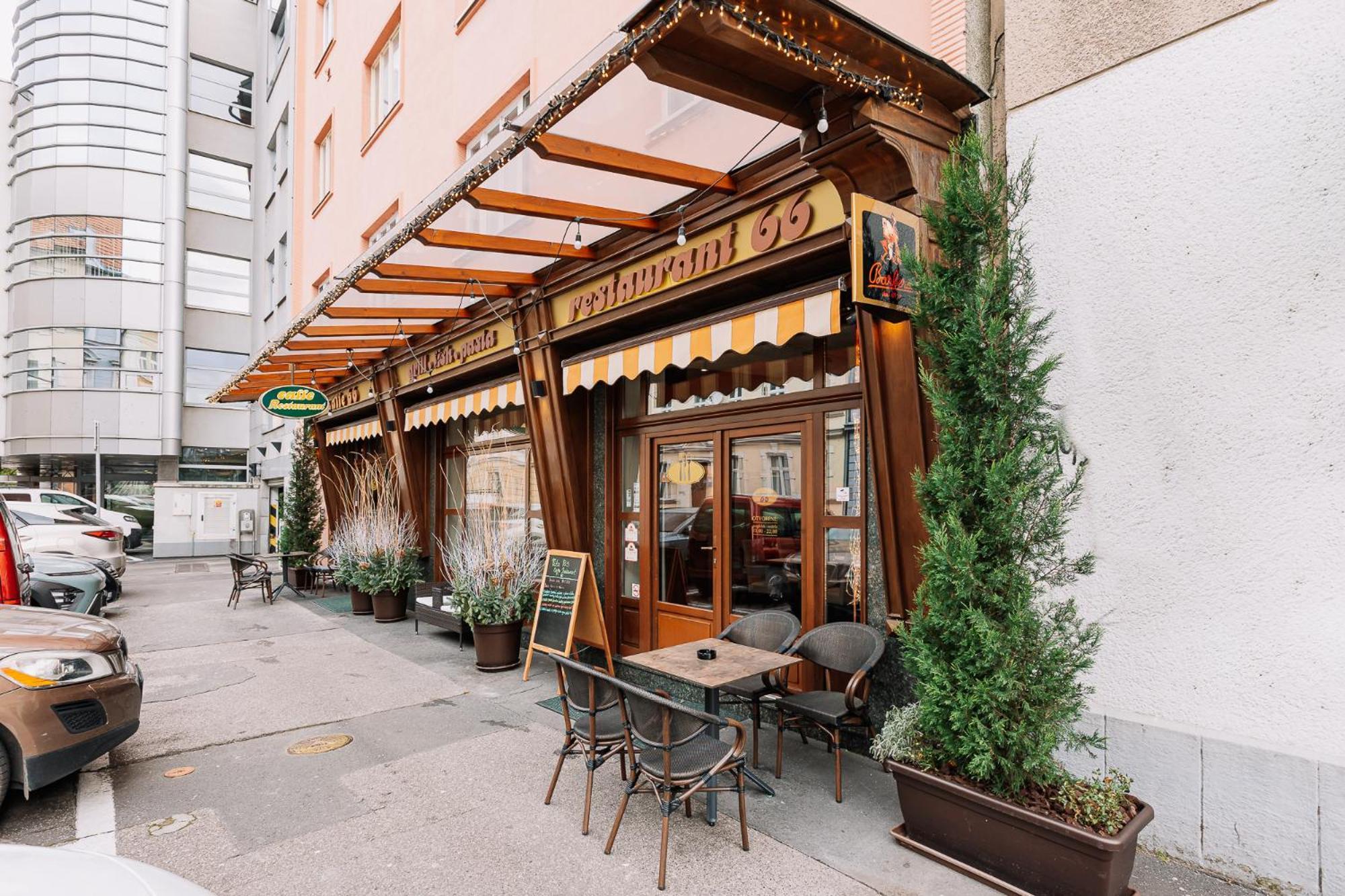 Skau 1 Old Town Family & Business Apartment Free Parking Братислава Екстер'єр фото