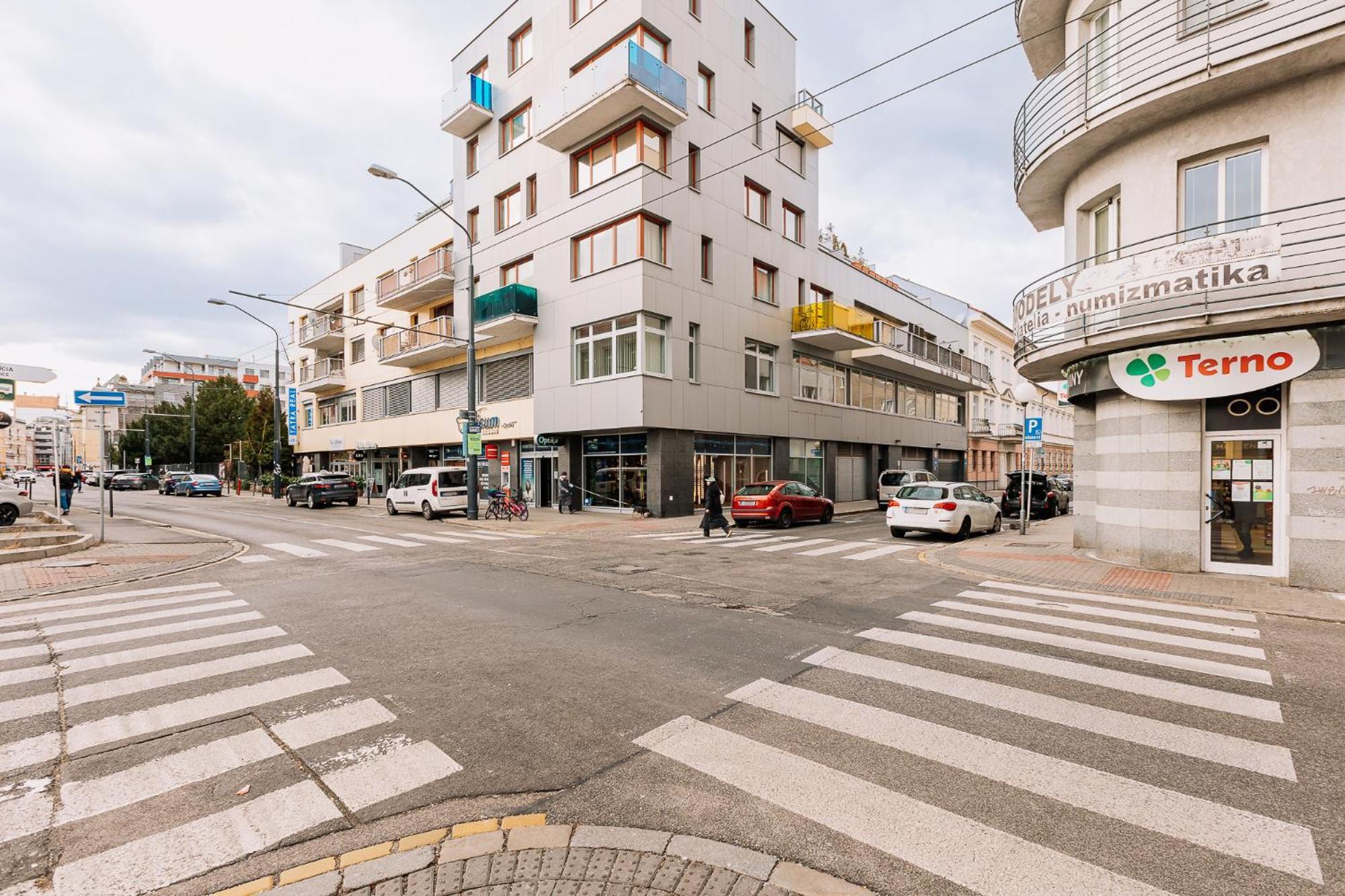 Skau 1 Old Town Family & Business Apartment Free Parking Братислава Екстер'єр фото