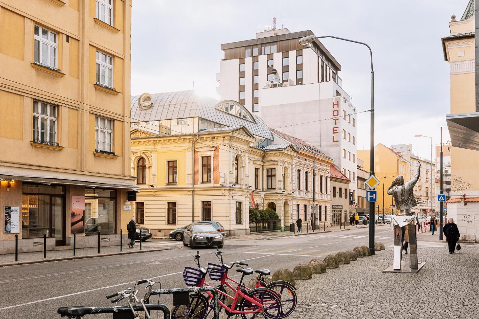 Skau 1 Old Town Family & Business Apartment Free Parking Братислава Екстер'єр фото